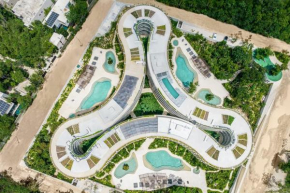 LUX Private Rooftop Pool with World Class Amenities